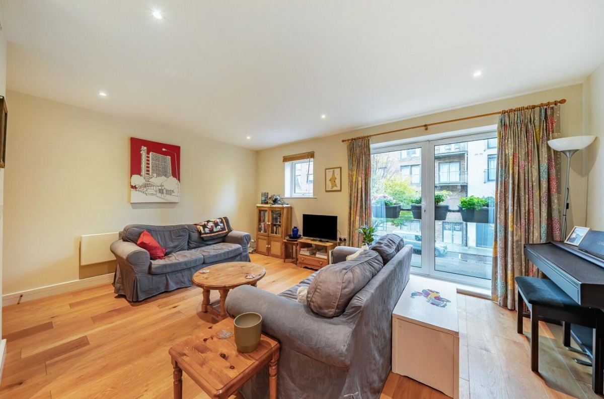 Rosse Gardens, London, SE13 6PD