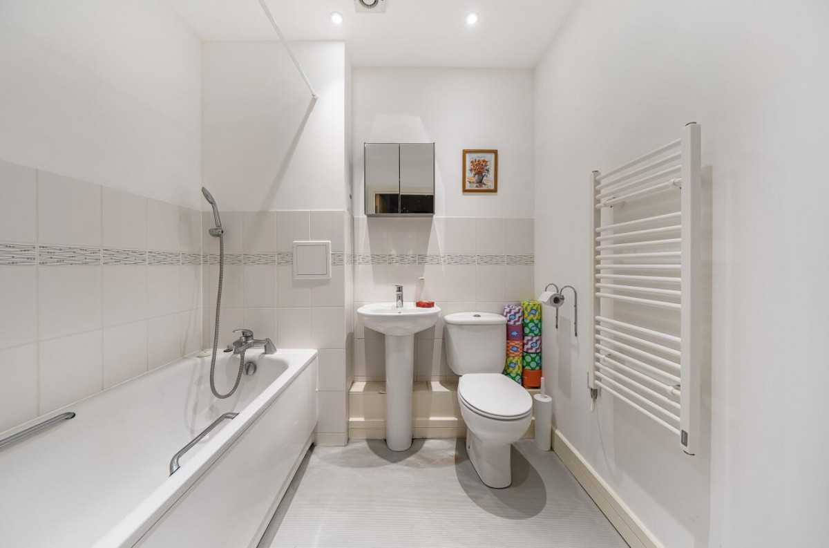 Rosse Gardens, London, SE13 6PD