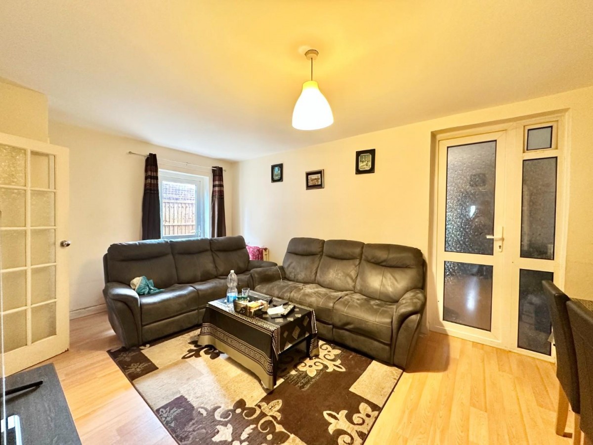 Halsway, Hayes, UB3 3JT