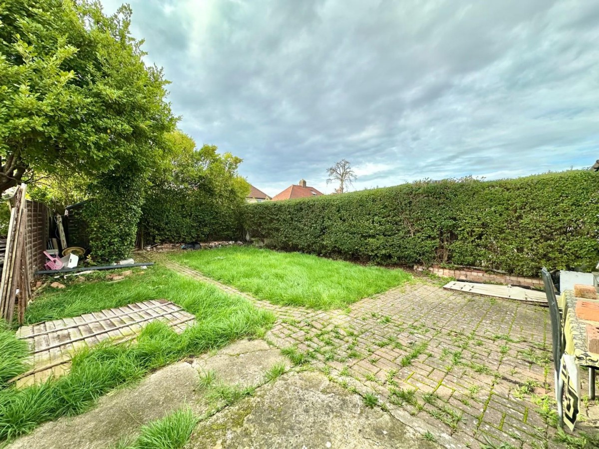 Halsway, Hayes, UB3 3JT