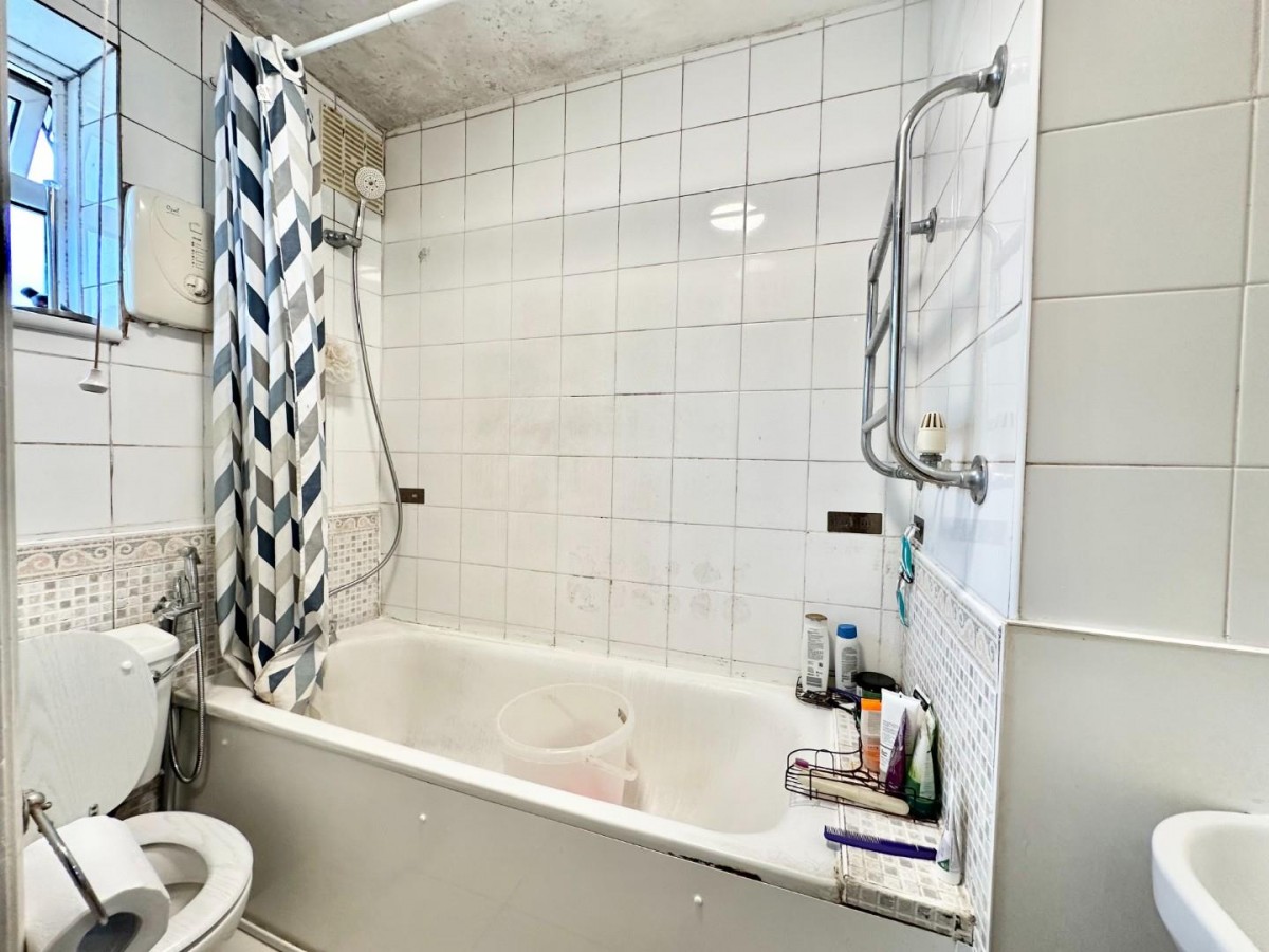 Halsway, Hayes, UB3 3JT