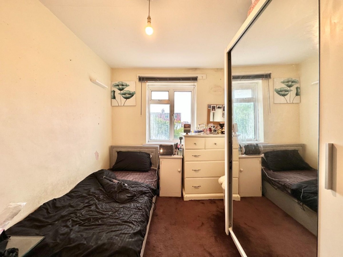 Halsway, Hayes, UB3 3JT