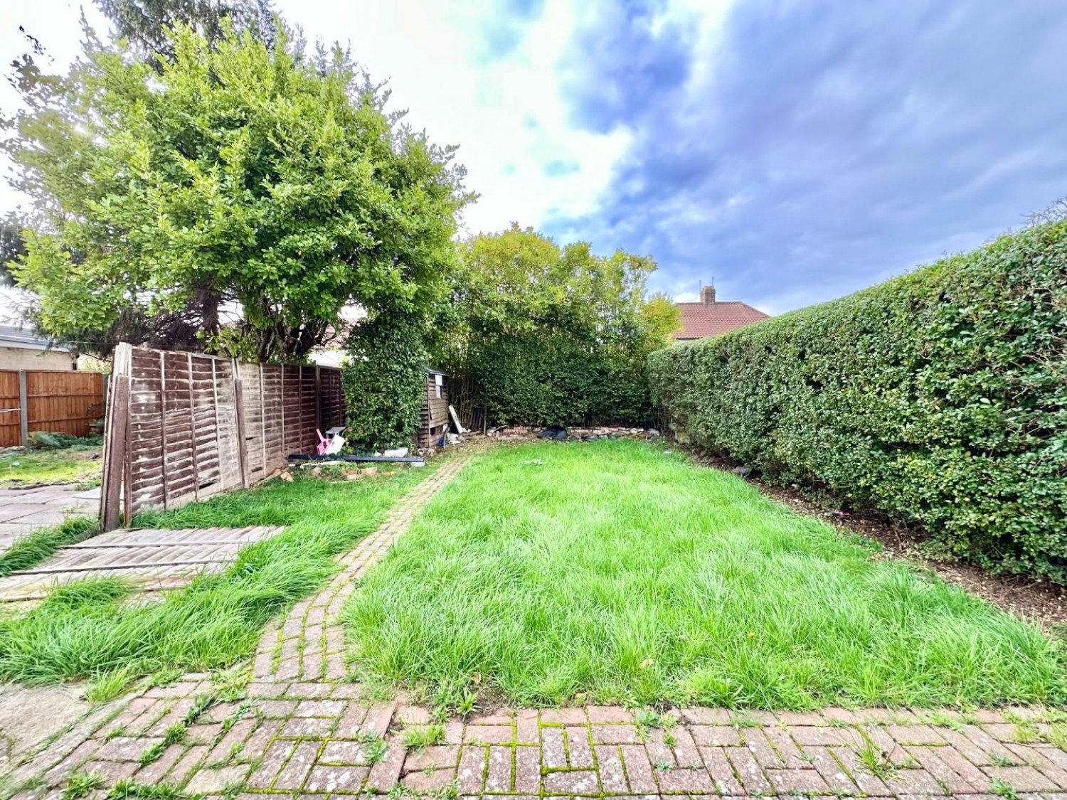 Halsway, Hayes, UB3 3JT