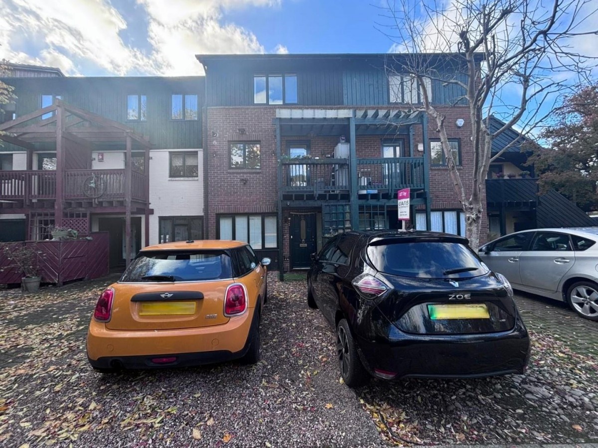 Marina Approach, Hayes, UB4 9TB