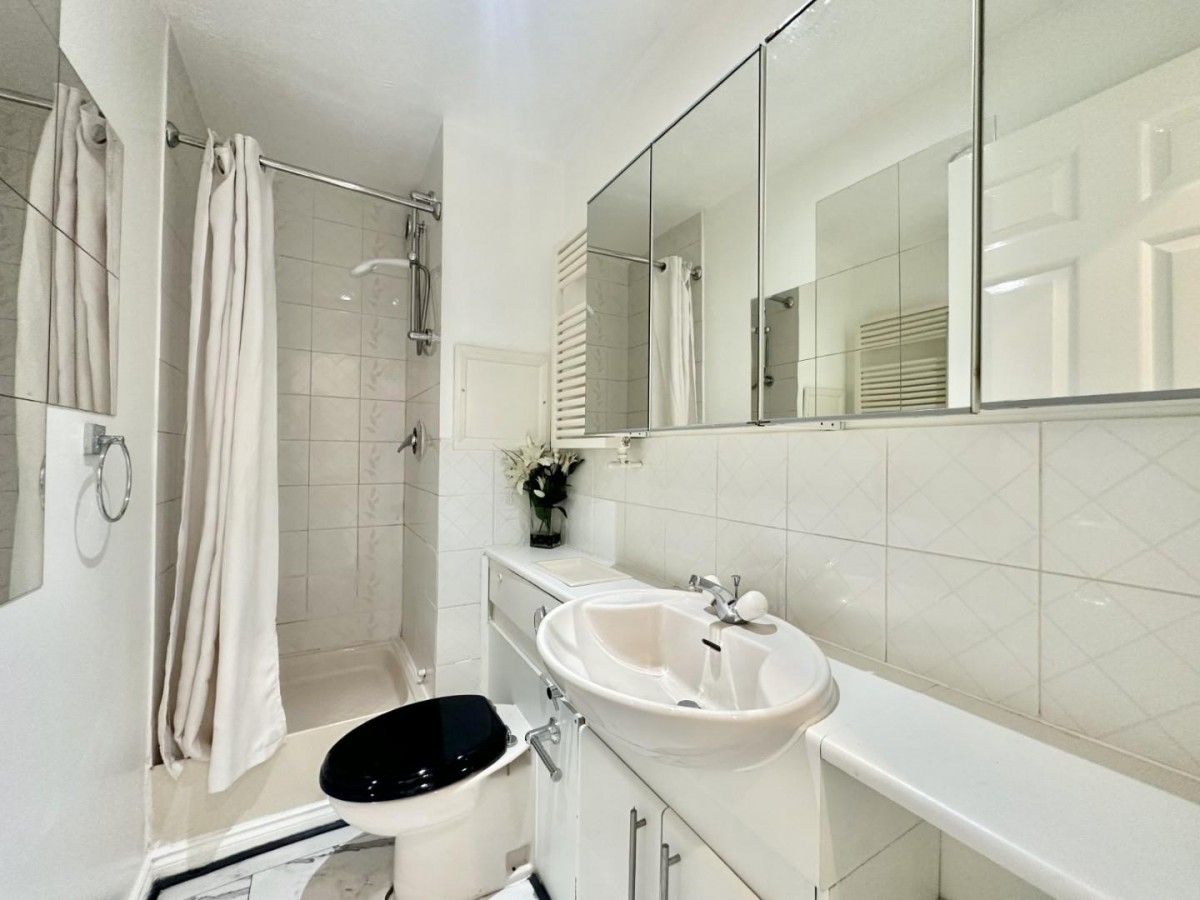 Marina Approach, Hayes, UB4 9TB