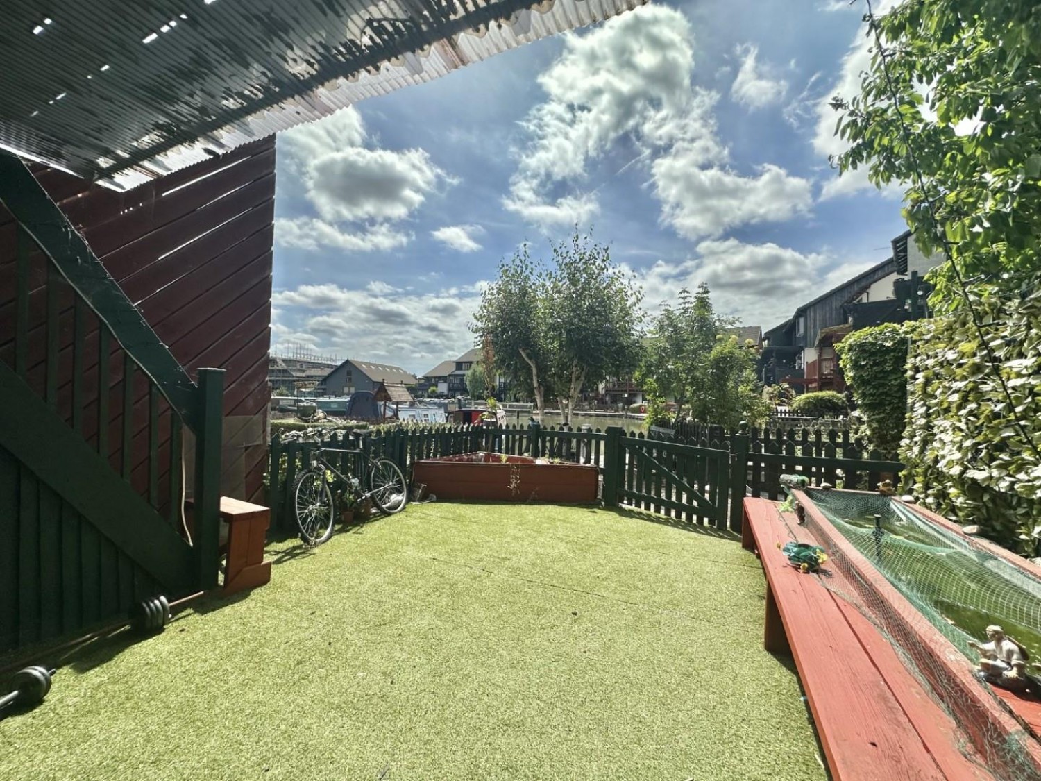 Marina Approach, Hayes, UB4 9TB