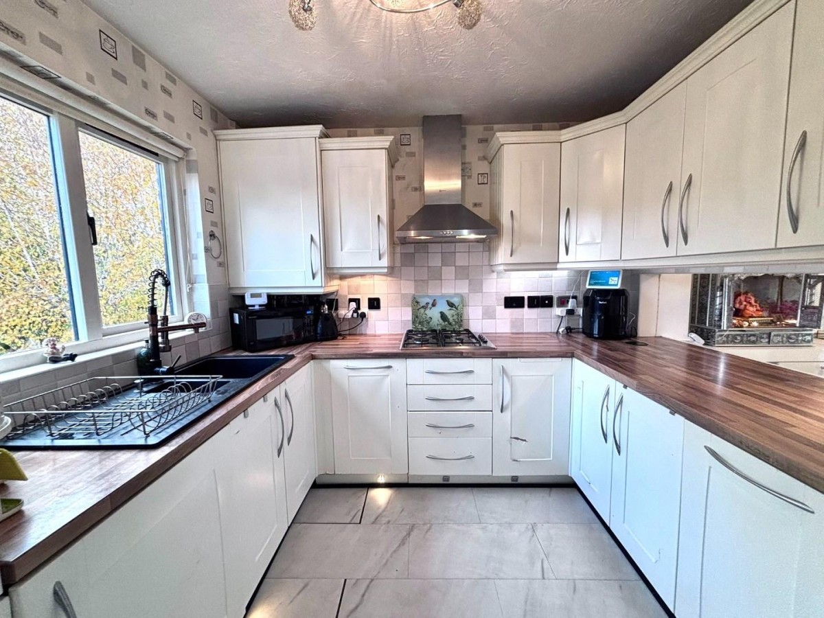 Marina Approach, Hayes, UB4 9TB