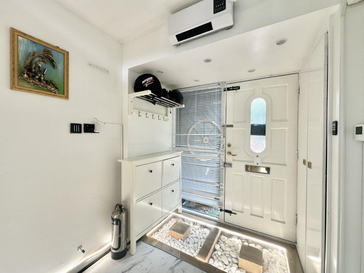 Marina Approach, Hayes, UB4 9TB