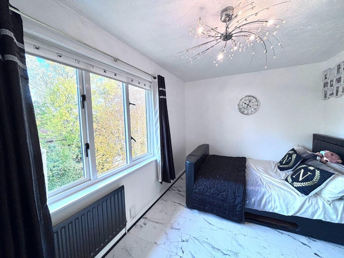 Marina Approach, Hayes, UB4 9TB