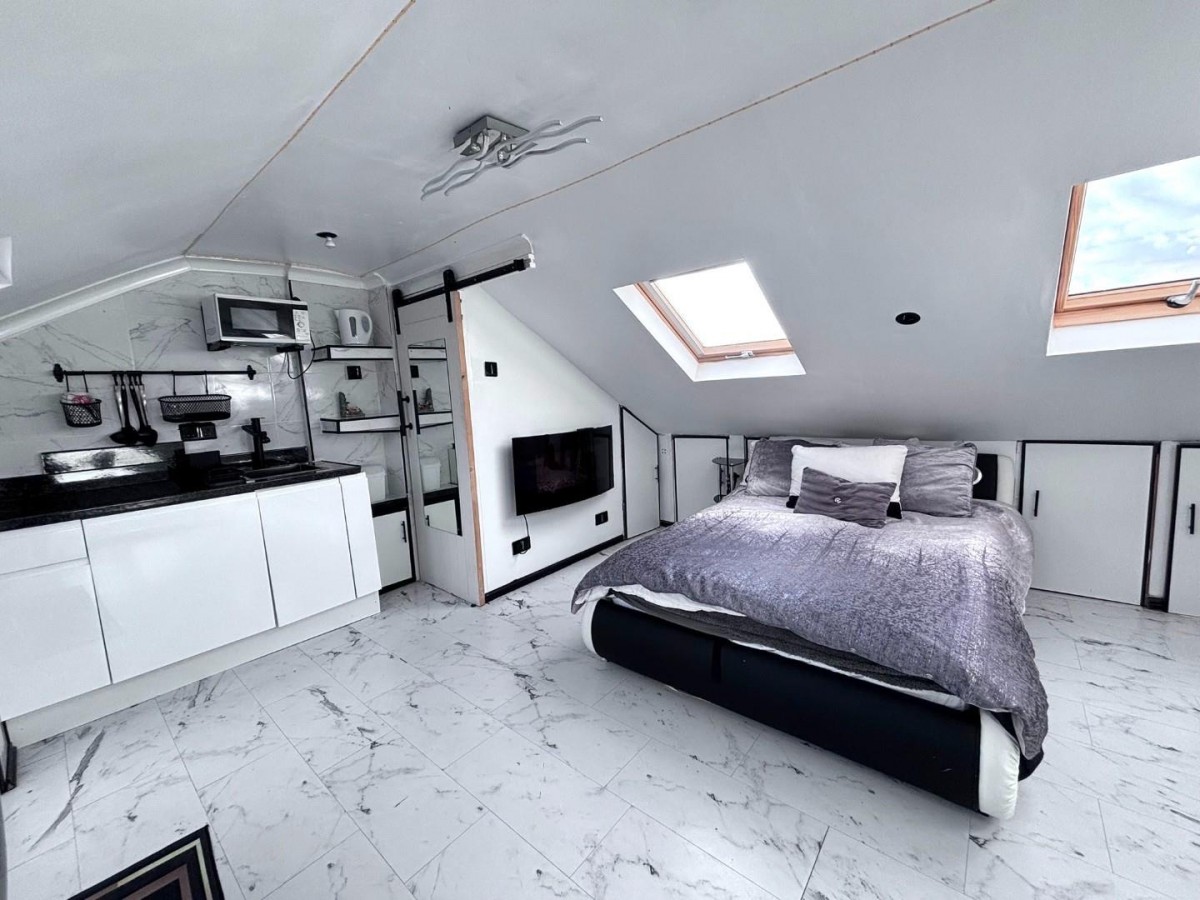 Marina Approach, Hayes, UB4 9TB