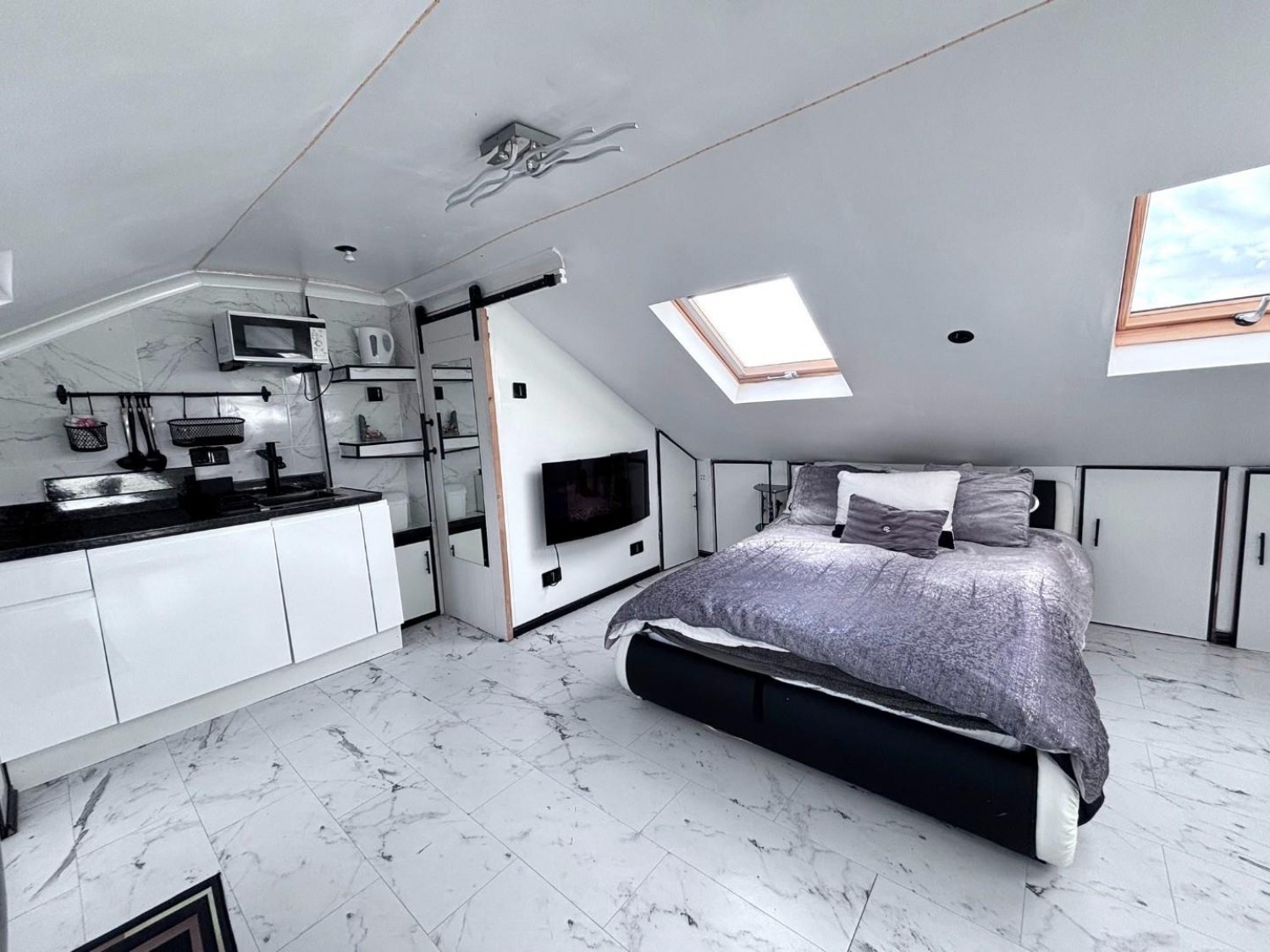 Marina Approach, Hayes, UB4 9TB