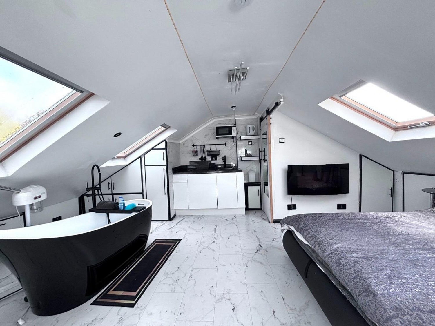 Marina Approach, Hayes, UB4 9TB