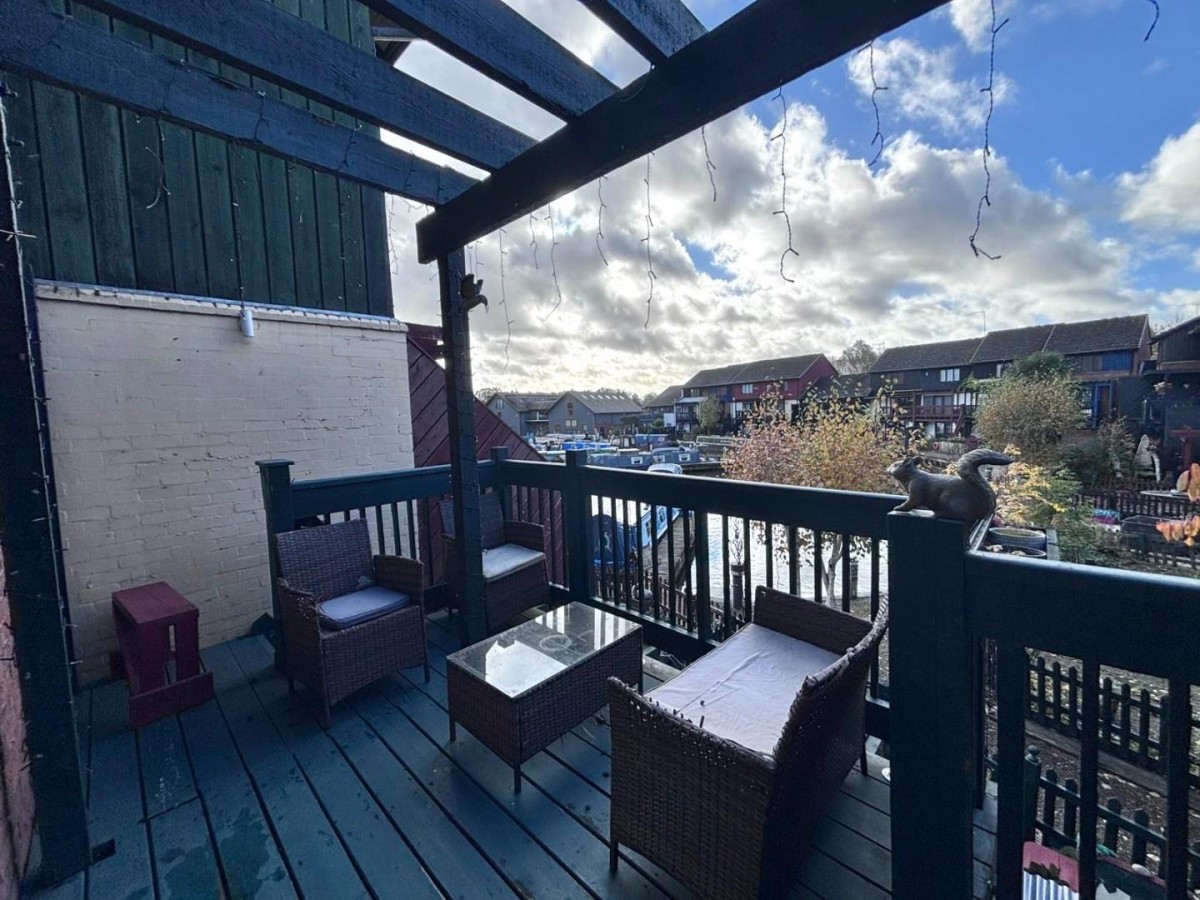 Marina Approach, Hayes, UB4 9TB