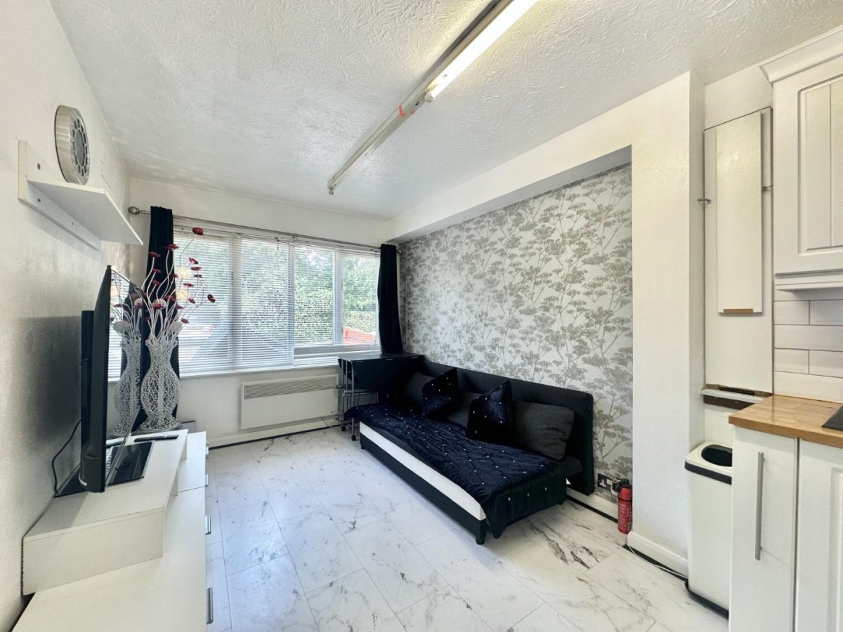 Marina Approach, Hayes, UB4 9TB