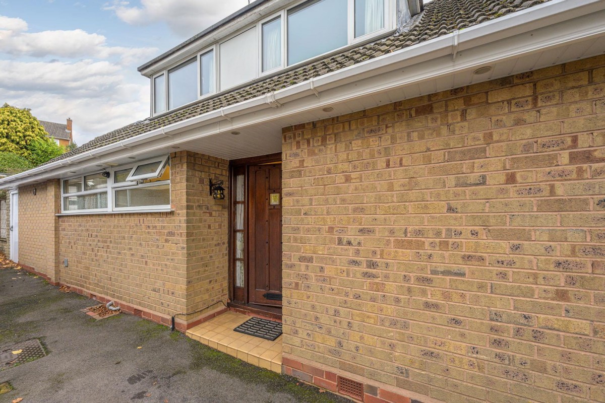 Lawnswood Road, Stourbridge, DY8 5LW