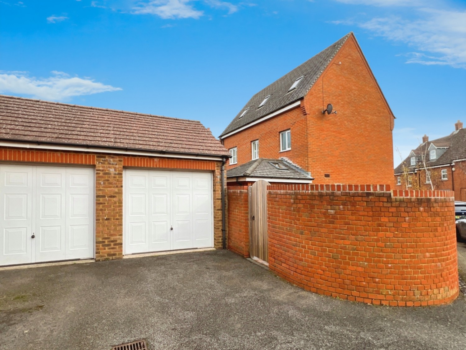 Grenadier Way, Singleton