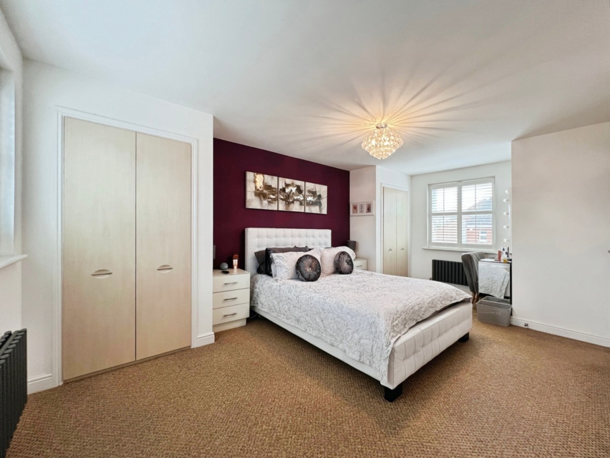 Grenadier Way, Singleton