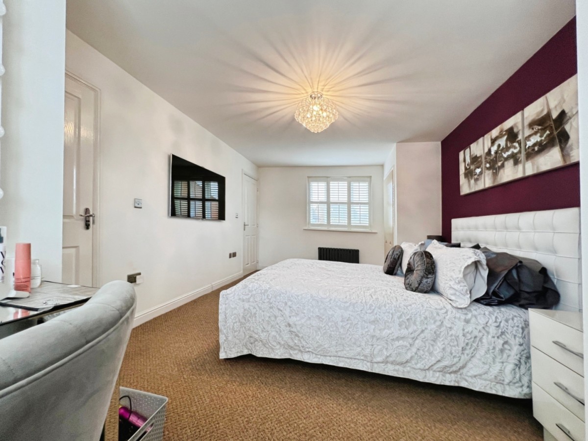 Grenadier Way, Singleton