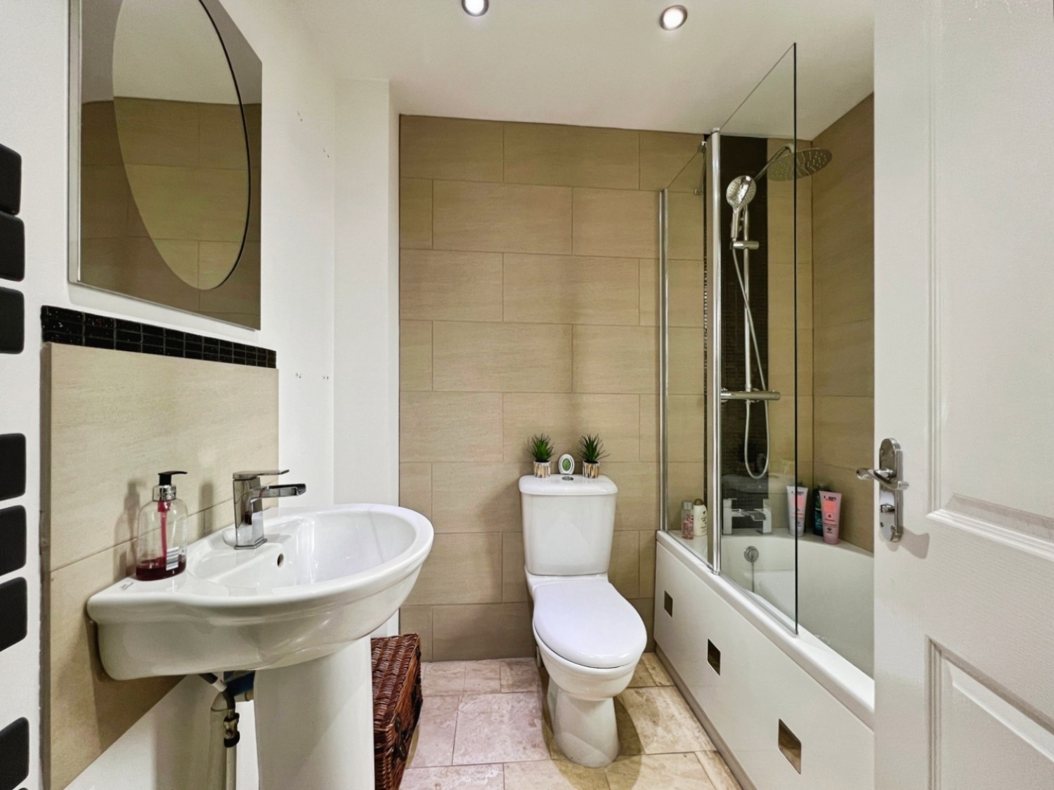 Grenadier Way, Singleton