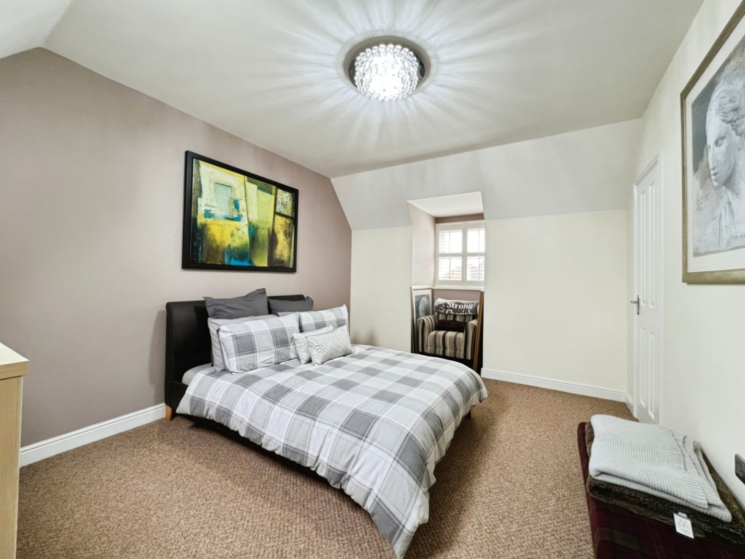 Grenadier Way, Singleton