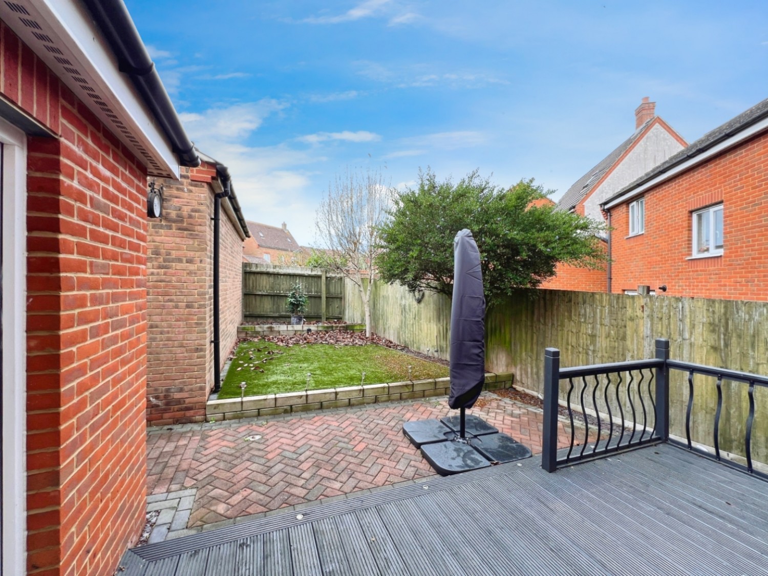 Grenadier Way, Singleton