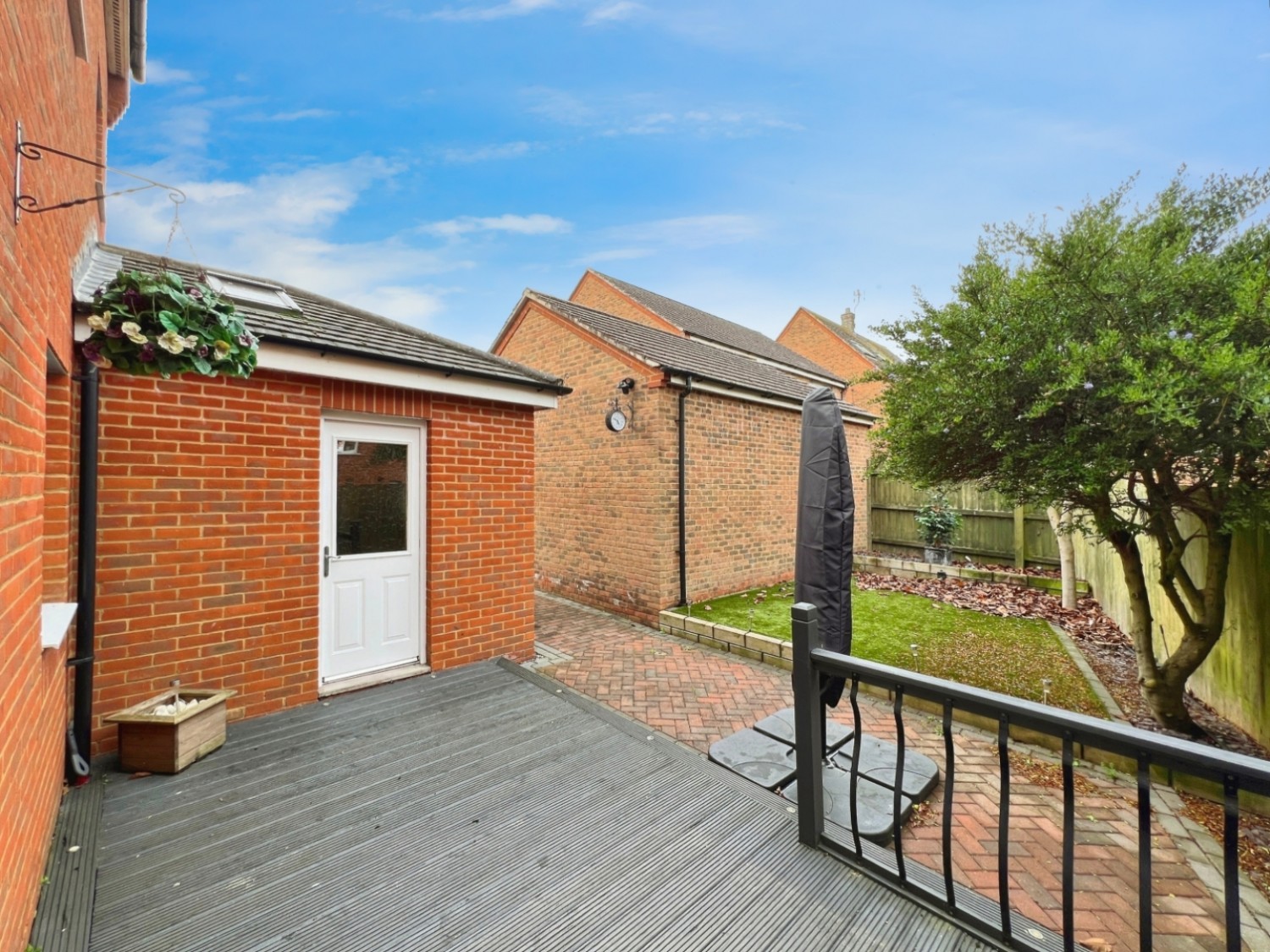 Grenadier Way, Singleton