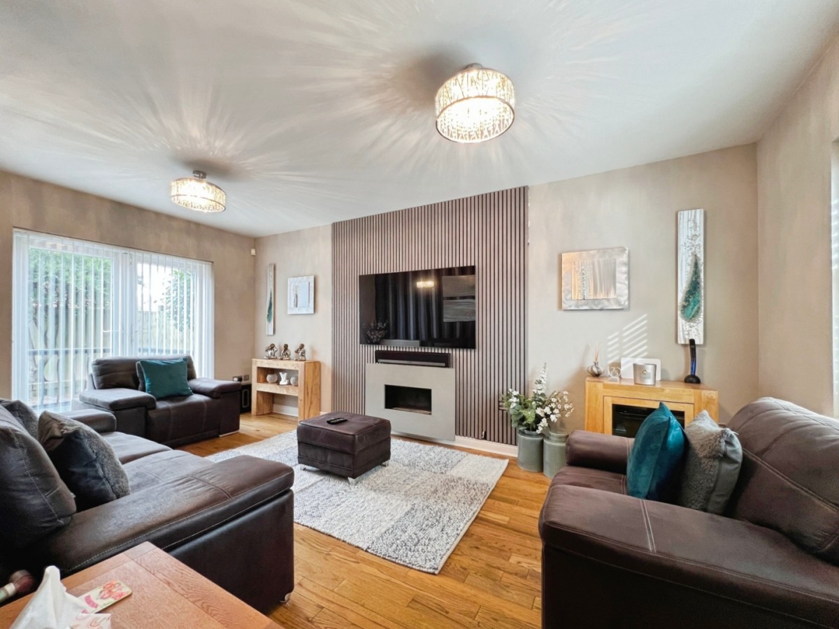 Grenadier Way, Singleton