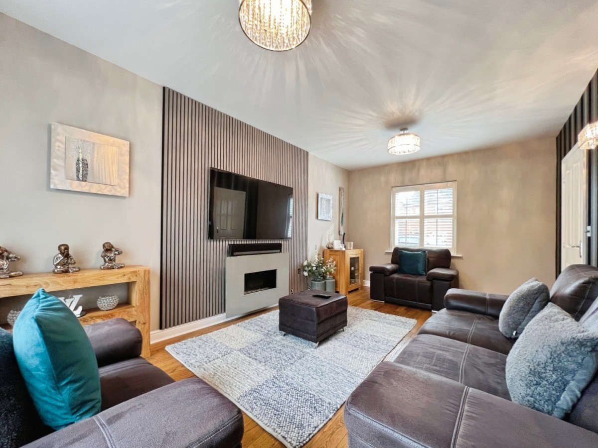 Grenadier Way, Singleton