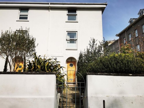 Lyndhurst Road, Exeter, EX2 4NX