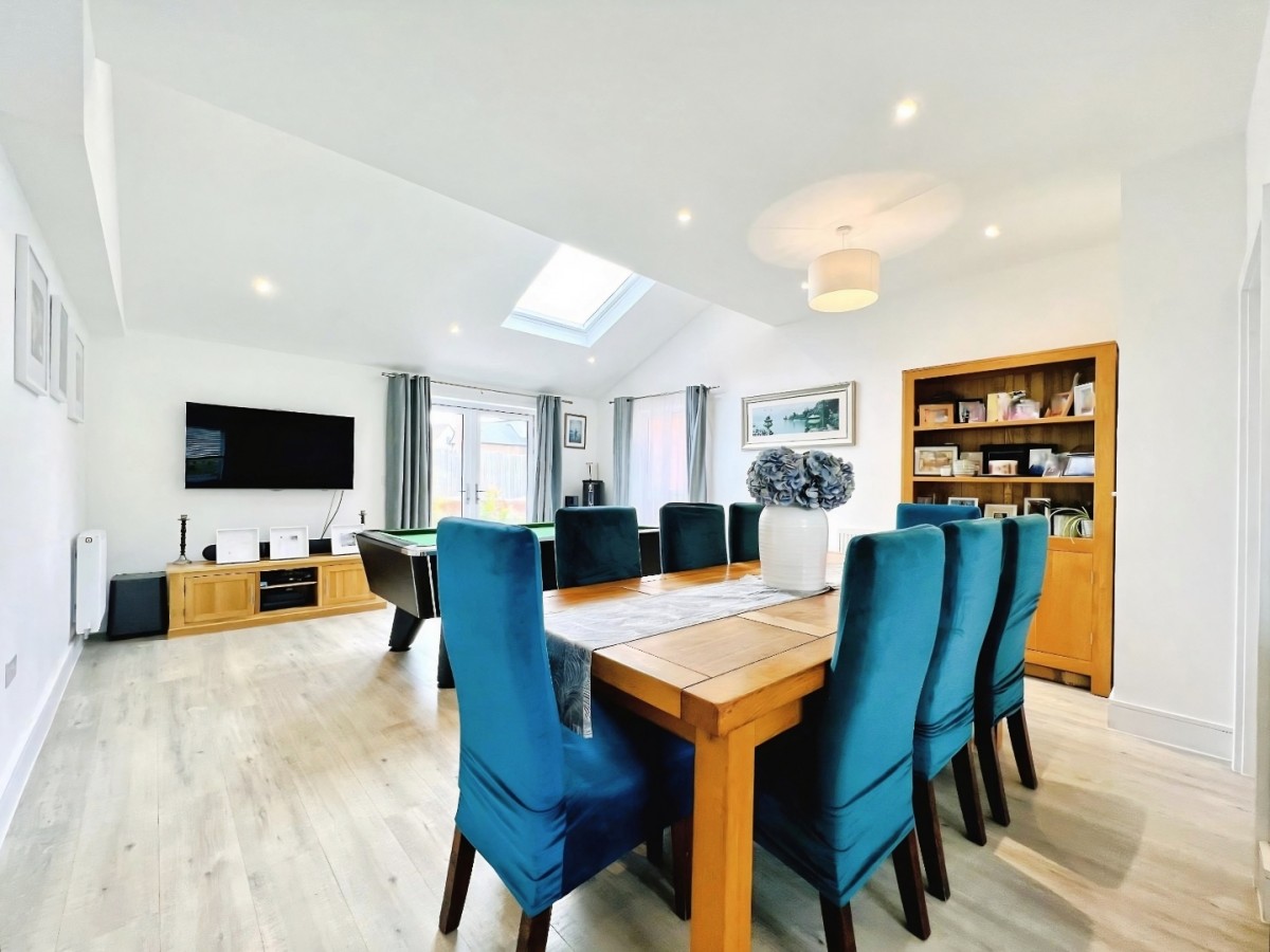 Meadows Grove, Chilmington Green