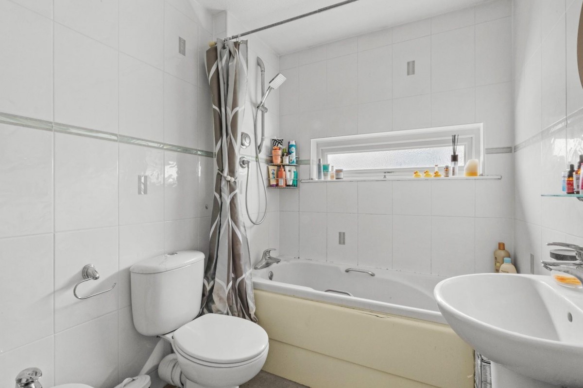 Devonshire Close, Amersham, Buckinghamshire, HP6 5JG