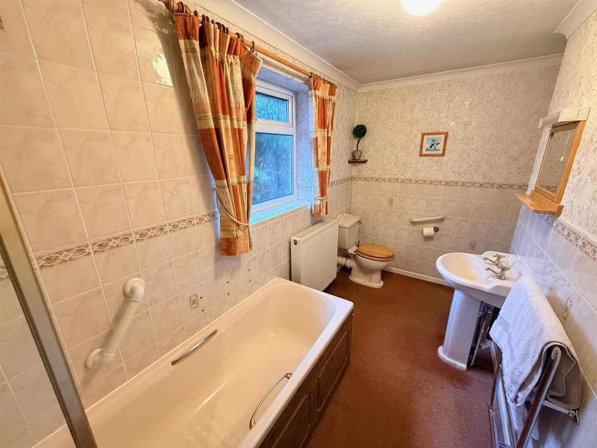 Vicarage Road, Wollaston, Stourbridge, DY8 4NP