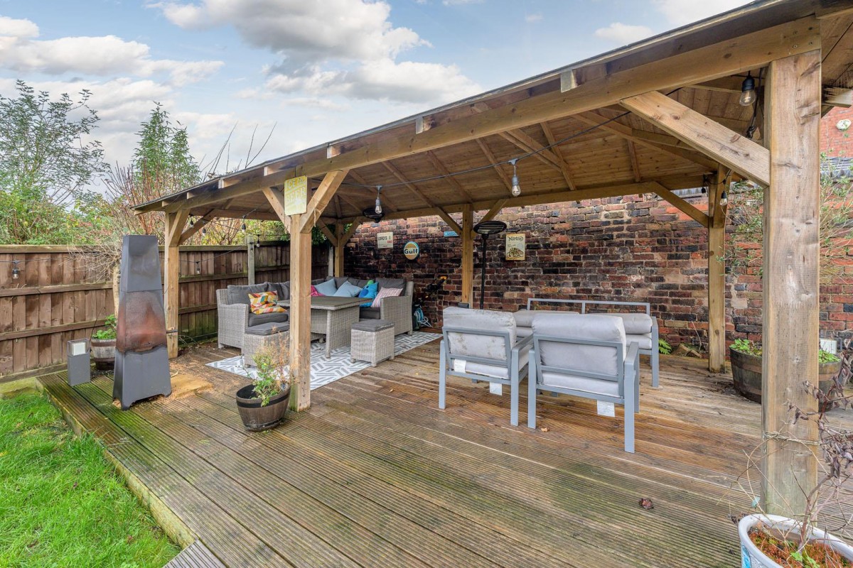 Cross Street, Kingswinford, DY6 9LY