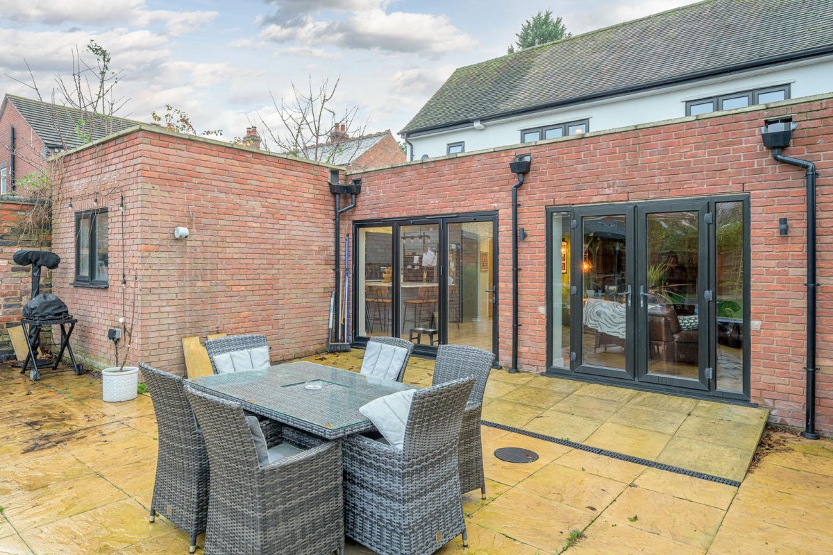 Cross Street, Kingswinford, DY6 9LY