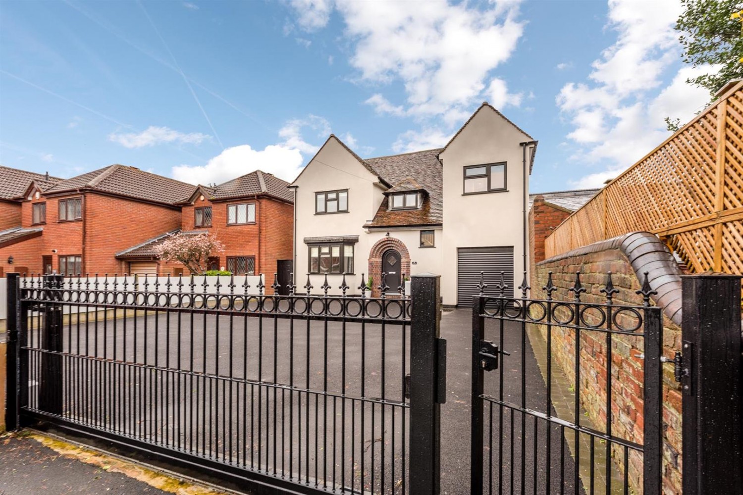 Cross Street, Kingswinford, DY6 9LY