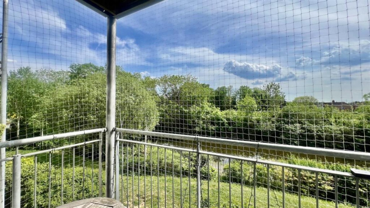 Canalside Gardens, Southall