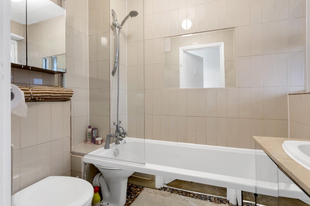 St. Laurence Close, Queens Park, London, NW6