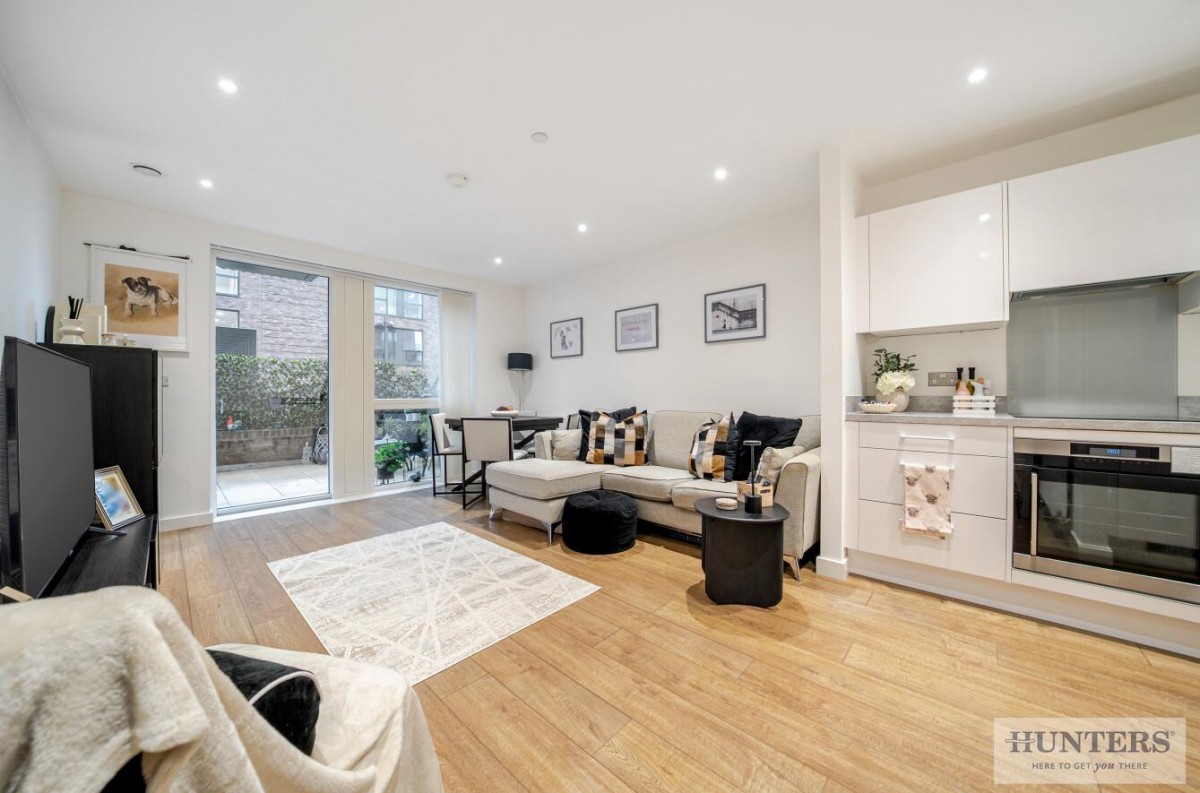 GROUND FLOOR WITH PATIO & PARKING