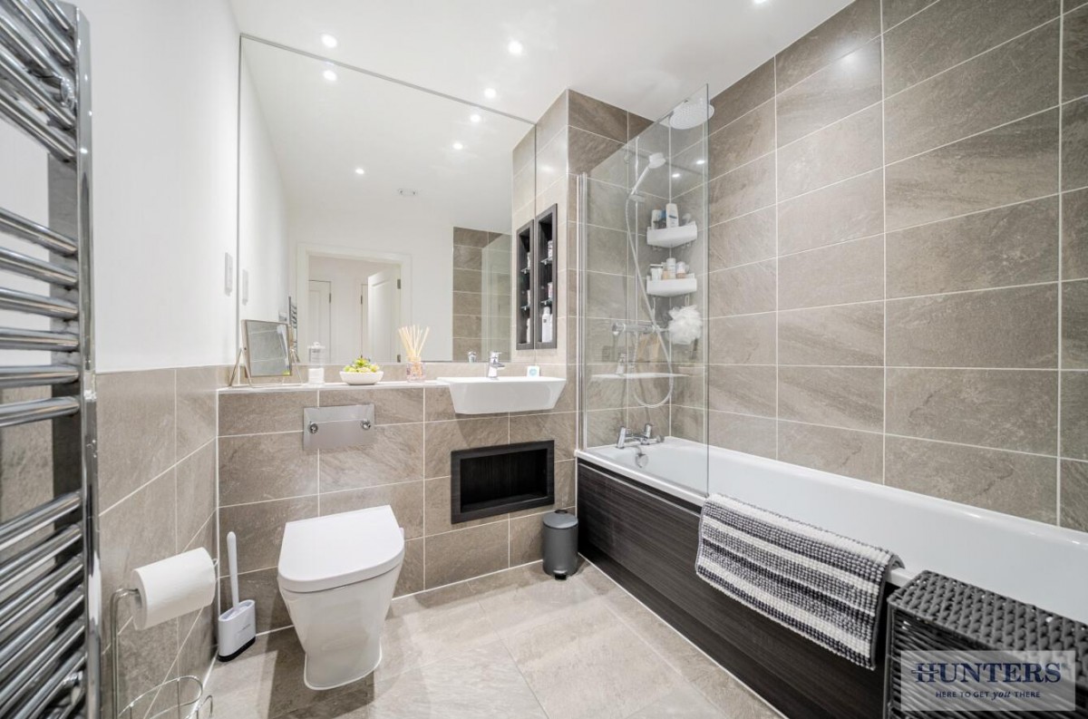 GROUND FLOOR WITH PATIO & PARKING