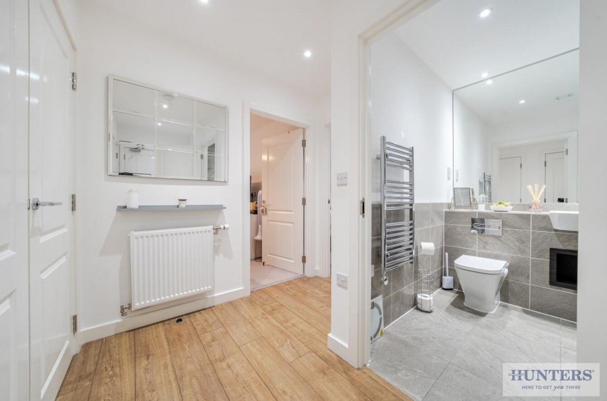 GROUND FLOOR WITH PATIO & PARKING