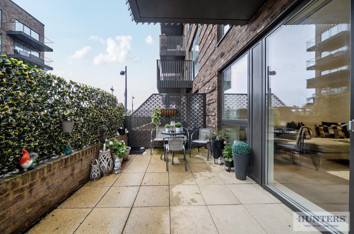 GROUND FLOOR WITH PATIO & PARKING