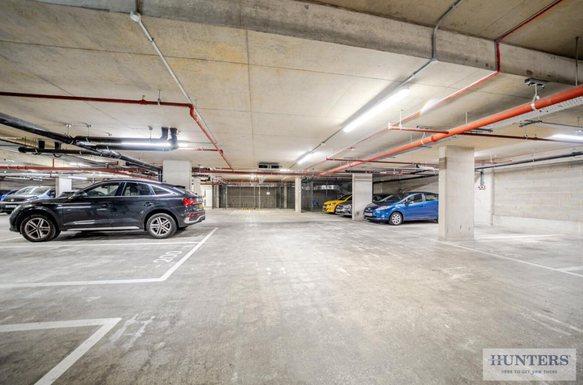 GROUND FLOOR WITH PATIO & PARKING