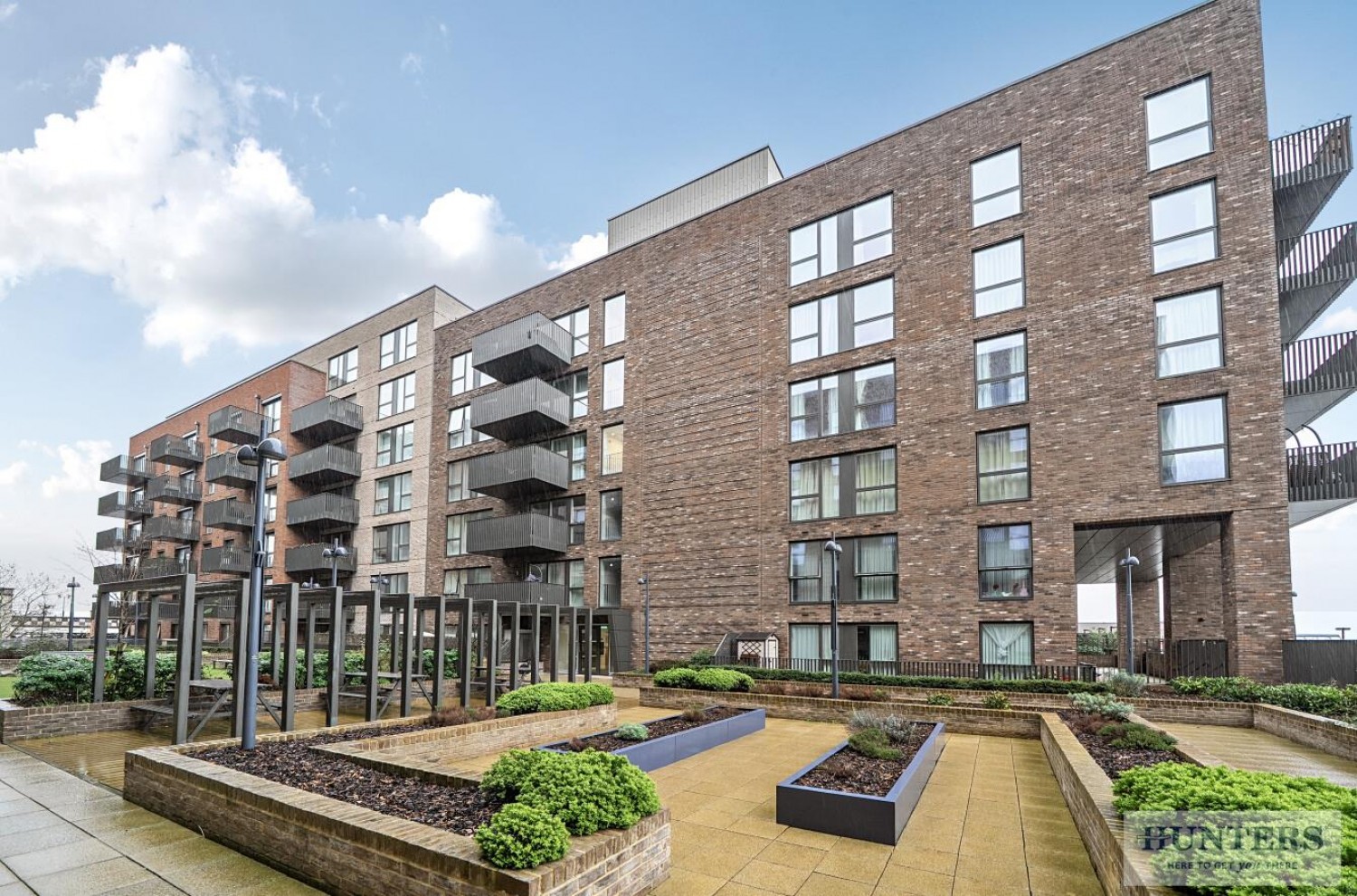 GROUND FLOOR WITH PATIO & PARKING