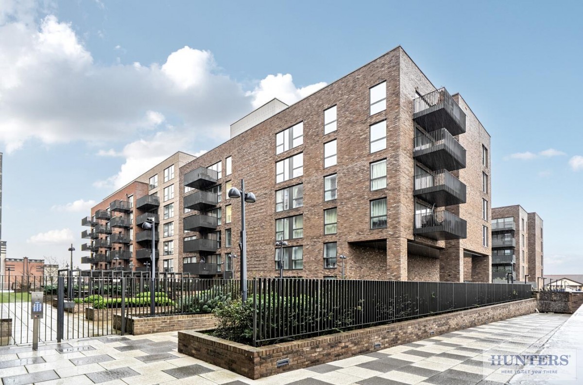 GROUND FLOOR WITH PATIO & PARKING