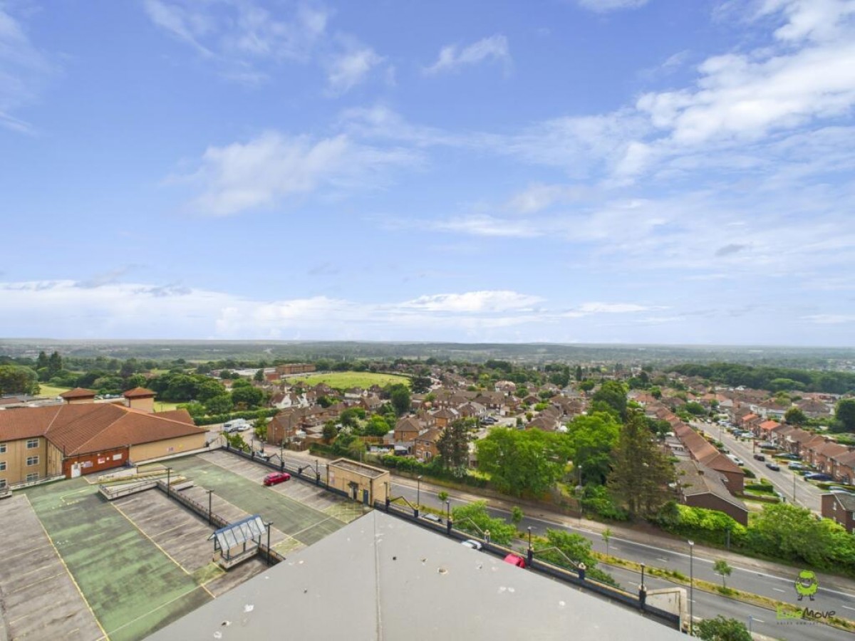 GROUND FLOOR WITH PATIO & PARKING