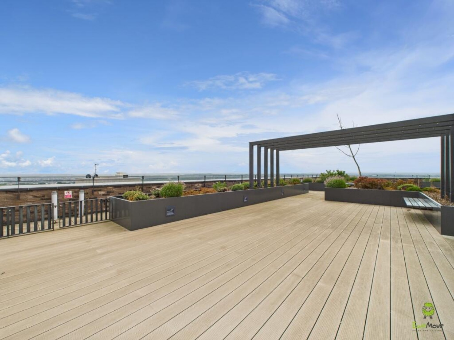 GROUND FLOOR WITH PATIO & PARKING