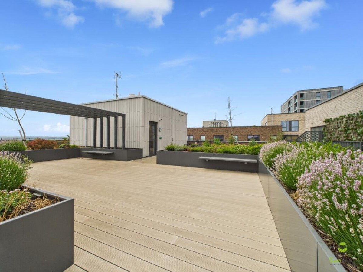 GROUND FLOOR WITH PATIO & PARKING