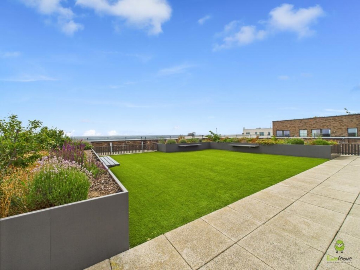 GROUND FLOOR WITH PATIO & PARKING