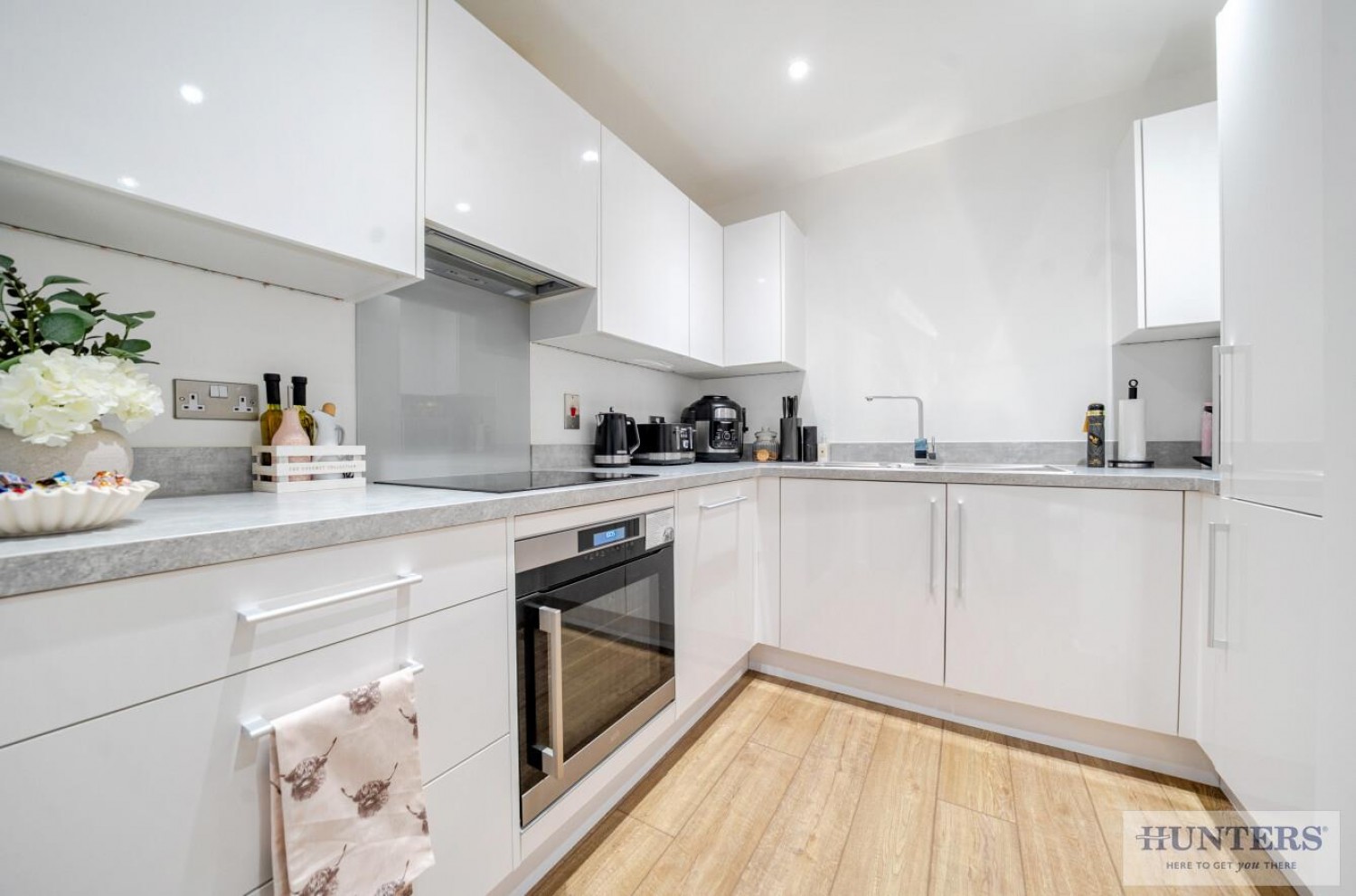 GROUND FLOOR WITH PATIO & PARKING