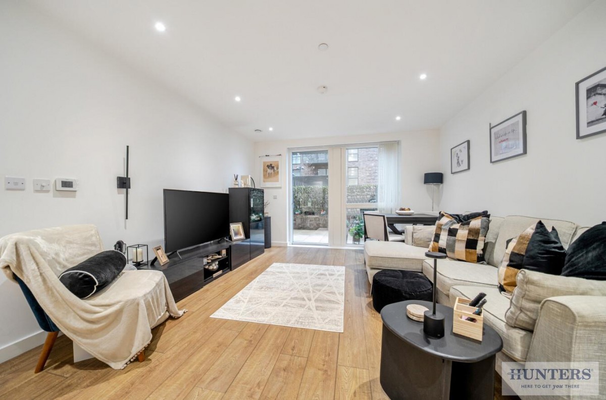 GROUND FLOOR WITH PATIO & PARKING